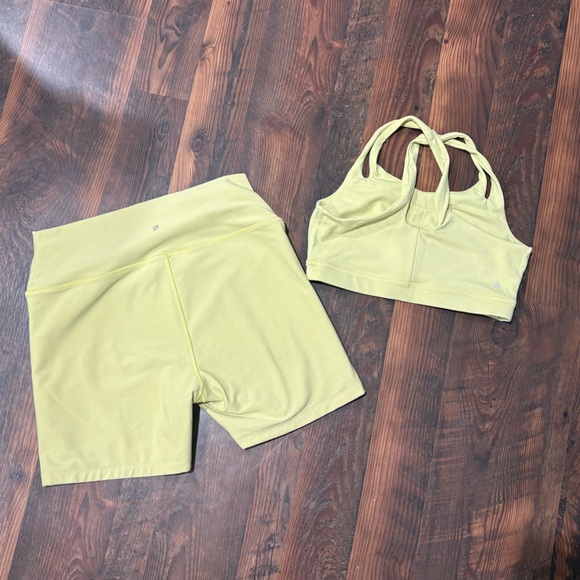 Peloton Like Green/Yellow Sports Bra and Shorts Set - Picture 3 of 7